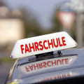 Wie lange dauert es, an einer Fahrschule fahren zu lernen?